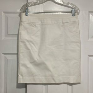 ✨BANANA REPUBLIC Cream Skirt NWOT Size 6